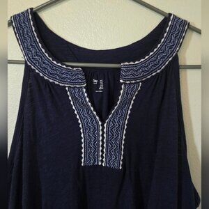 Gap | Navy Embroidered Tank Size Medium